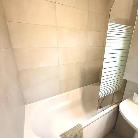 Rulu Plaza Mall * בוקרשט